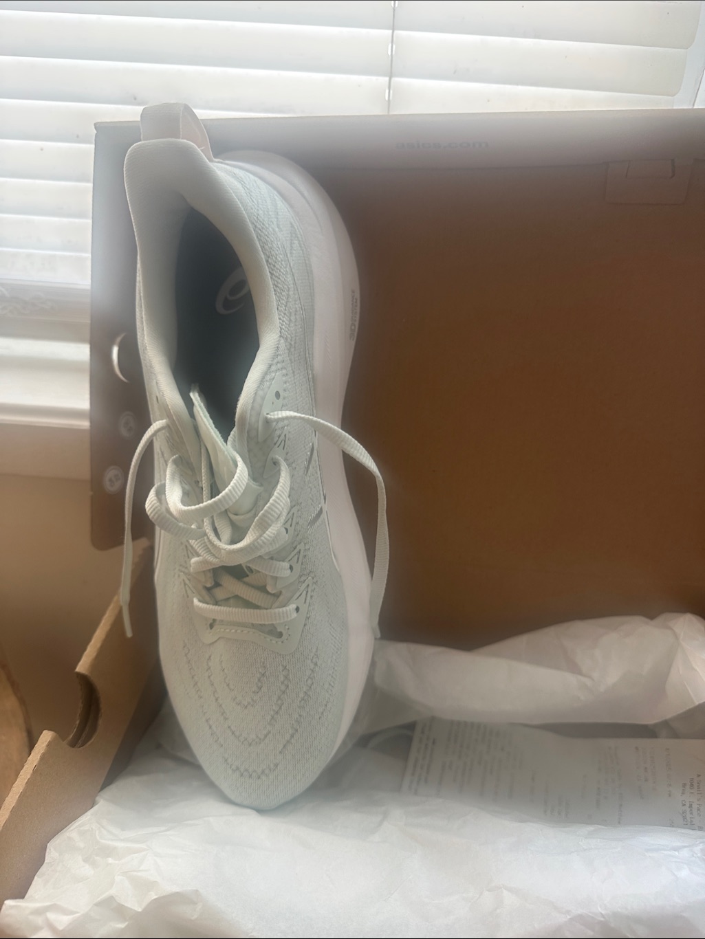 Women’s White Athletic Running Shoe With Cushioned Support